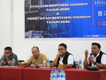 M Loutfie Hidayat, Manager IPC TPK Area Pontianak menyampaikan evaluasi berthing window 2025 kepada para stakeholder kepelabuhanan di wilayah Pontianak
