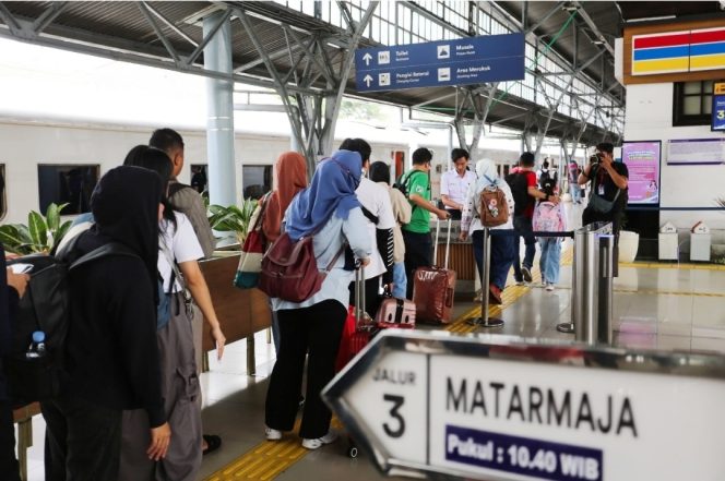 
 Antusiasme Mudik Lebaran 2026 Meningkat, Penjualan Tiket Kereta Api Reguler Capai 435.708 Tiket