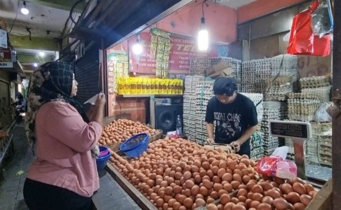 
 Harga Telur di Pasar Bekasi Naik Jelang Imlek dan Ramadan