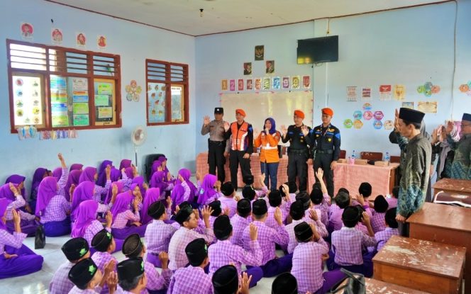 
 KAI Daop 7 Madiun Edukasi Pelajar Nganjuk tentang Keselamatan dan Keamanan Perjalanan Kereta Api