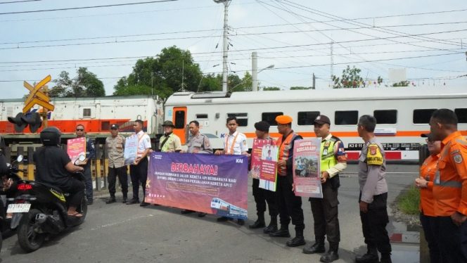 
 Sambut Angkutan Lebaran 2026, KAI Daop 6 Yogya Gencarkan Sosialisasi Keselamatan di Perlintasan Sebidang