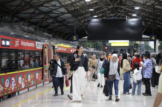 
 Hari Pertama Libur Panjang Imlek 2026, 172.392 Pelanggan Diproyeksikan Berangkat dengan Kereta Api