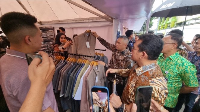
 Mendag dan Menhub Tinjau Pemasaran UMKM di Stasiun Gambir, Dorong Promosi Saat Angkutan Lebaran 2026