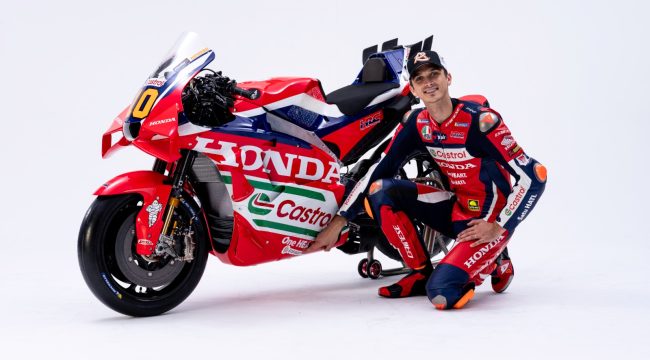 Pembalap Honda Racing Corporation (HRC) Factory Team bersama motor balap Honda yang akan digunakan pada ajang MotoGP 2026, seiring berlanjutnya dukungan FIFGROUP melalui FIFASTRA terhadap tim HRC pada musim balap tahun ini.
