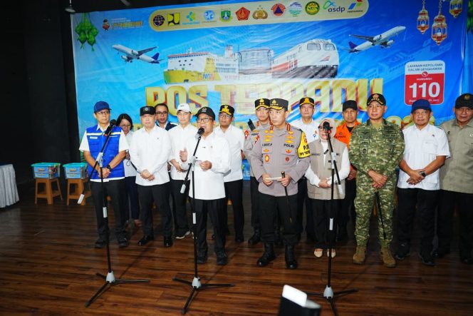 
 Tinjau Arus Mudik di Pelabuhan Merak, Kapolri Pastikan Beri Pelayanan Maksimal