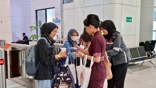 
 KCIC Bagikan 13 Ribu Paket Takjil Gratis untuk Penumpang Whoosh Selama Ramadan