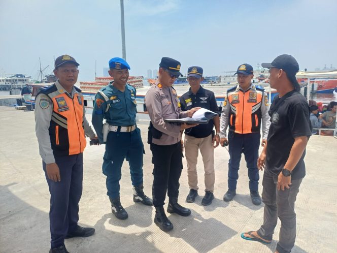 
 Pengamanan dan Pelayanan Kali Adem Berjalan Lancar, Ribuan Wisatawan Menuju Kepulauan Seribu Terlayani dengan Aman