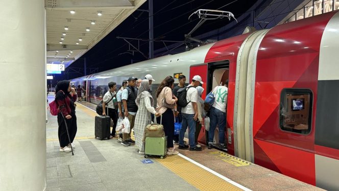 
 Puncak Sementara Angkutan Lebaran 2026, Penumpang Whoosh Tembus 24 Ribu dalam Sehari