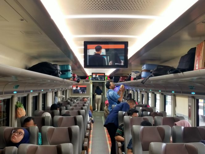 
 H+3 Lebaran, Mobilitas Penumpang KA di Daop 7 Madiun Masih Tinggi di Tengah Arus Balik