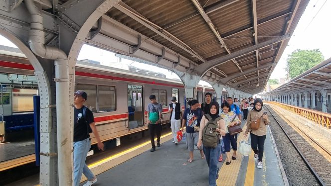 
 Update Angleb 2026: Lebih 13 Juta Orang Gunakan Commuter Line di Wilayah Jabodetabek, Merak dan Sekitarnya