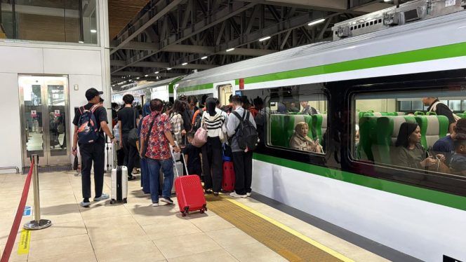 
 Penumpang Whoosh Momen Lebaran Masih Ramai, KCIC Optimalkan Intermoda untuk Kelancaran Perjalanan