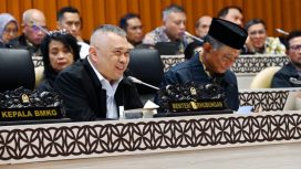 Menhub Dudy di Gedung DPR