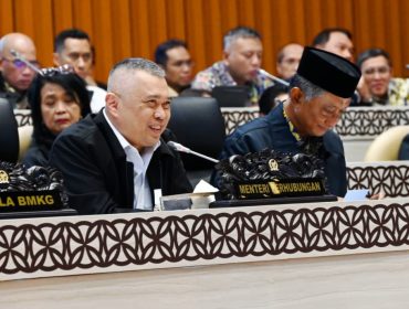 Menhub Dudy di Gedung DPR