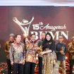 Dirut HIN saat menerima penghargaan Anugerah BUMN