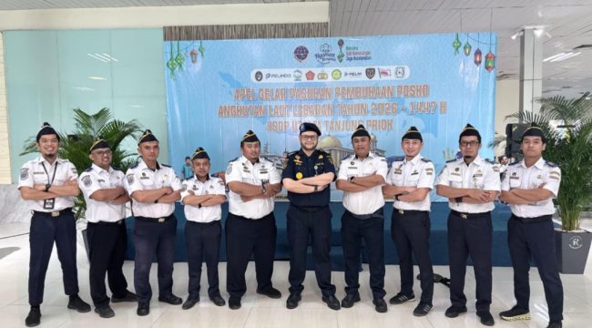 Kepala BKKP (tengah) dan jajaran