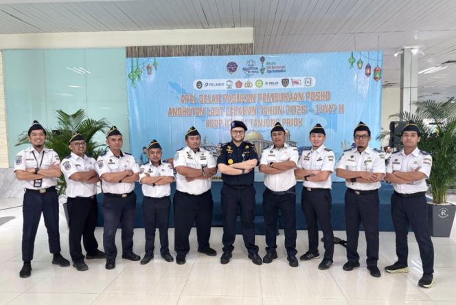 
 Kepala BKKP (tengah) dan jajaran