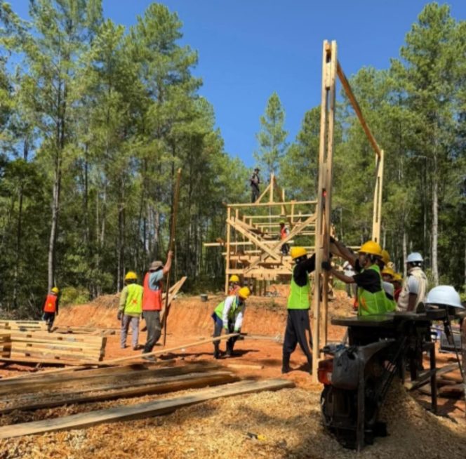 
 Tidak Masuk Daftar Terdampak Bencana, Alumni FTUI Bangun Huntara di Desa Gewat, Linge Aceh Tengah