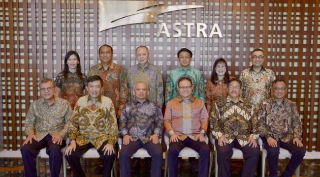 Foto jajaran Direksi, Komisaris, dan pemegang saham PT Federal International Finance seusai Rapat Umum Pemegang Saham (RUPS) Tahunan Tahun 2026 yang diselenggarakan pada Kamis, 12 Maret 2026 di Menara Astra, Jakarta.