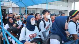 Peserta mudik gratis naik kapal PELNI