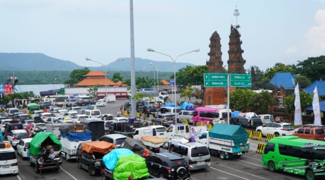 Suasana di Pelabuhan Gilimanuk