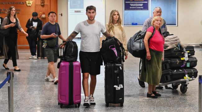 Penumpang di Bandara Ngurah Ria, Bali
