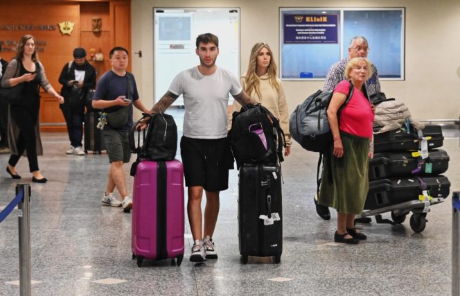 
 Penumpang di Bandara Ngurah Ria, Bali