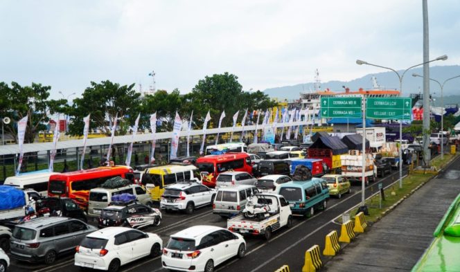 
 Kendaraan di Pelabuhan Gilimanuk