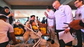 Menhub Dudy sapa penumpang di Bandara Soekarno-Hatta