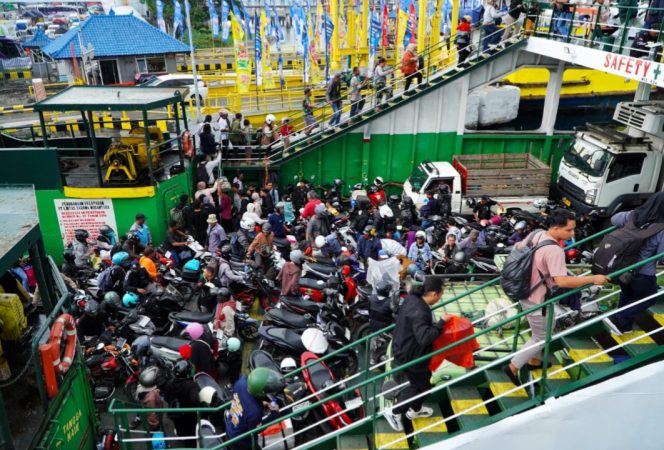 
 Suasana di Pelabuhan Gilimanuk