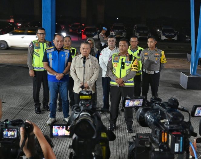 
 Menhub Dudy (tengah) memberikan Press Statment 