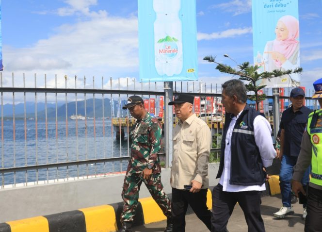 
 Menhub Dudy saat meninjau Pelabuhan Gilimanuk, Bali