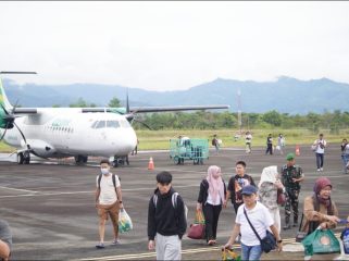 Penumpang rute Jakarta-Pagar Alam