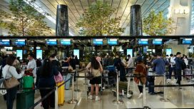 Suasana penumpang Garuda Indonesia di Bandara Soetta