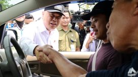 Menhub Dudy sapa pemudik di Cikampek