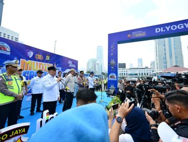 Menhub Dudy turut melepas pemudik gratis di Jakarta