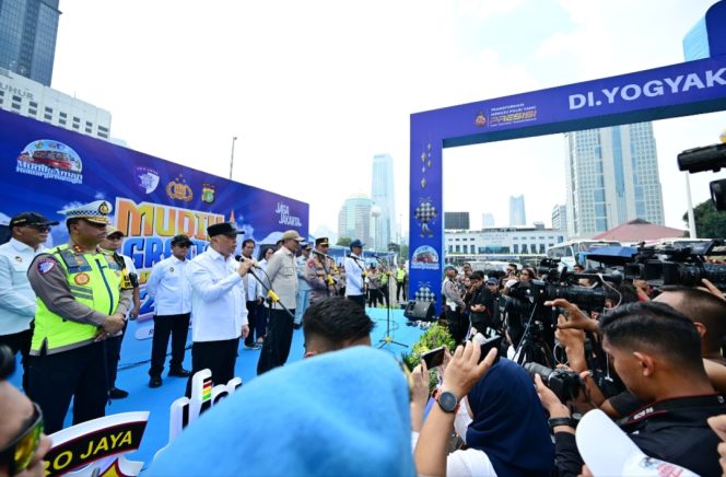 
 Menhub Dudy turut melepas pemudik gratis di Jakarta