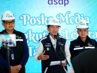 Wadirut ASDP (tengah) di Pelabuhan Gilimanuk