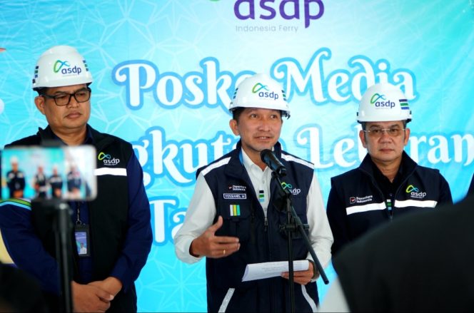 
 Wadirut ASDP (tengah) di Pelabuhan Gilimanuk