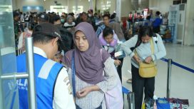 Penumpang kapal PELNI