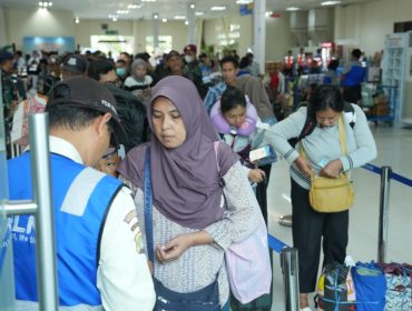 Penumpang kapal PELNI