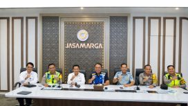 Dirjen Hubdat (tengah)