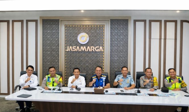 
 Dirjen Hubdat (tengah)