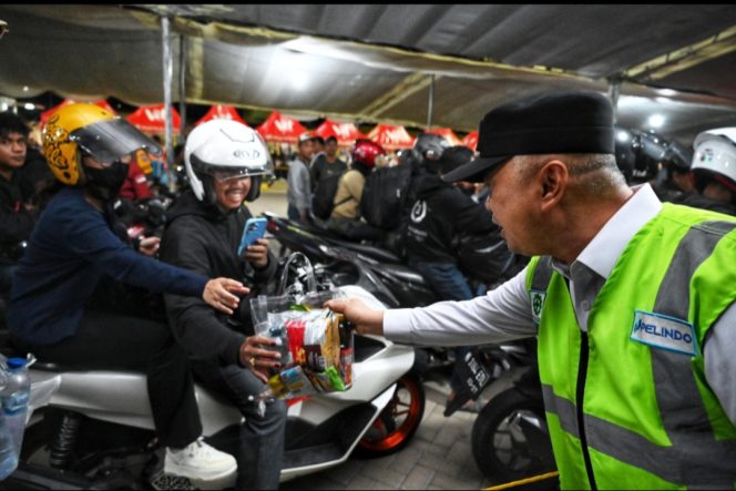 
 Menhub Dudy sapa pemudik di simpul transportasi