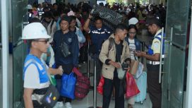 Penumpang kapal PELNI