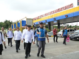 One Way diberlakukan mulai dari Pintu Tol Kalikangkung hingga Cikampek Utama