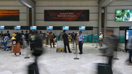 Penumpang pesawat udara di Bandara Soetta (BKIP)