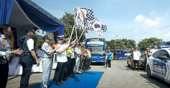 
 Pelepasan peserta arus balik gratis Kemenhub