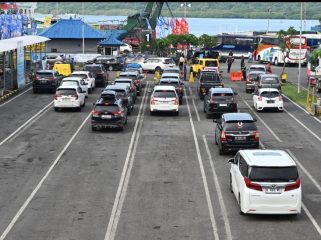 Suasana di jalan tol