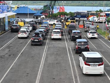 Suasana di jalan tol