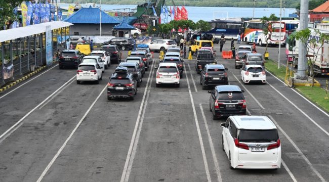 Suasana di jalan tol